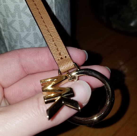 Mk Jet Set Large Messager Bag Vanilla - Picture 3 of 13